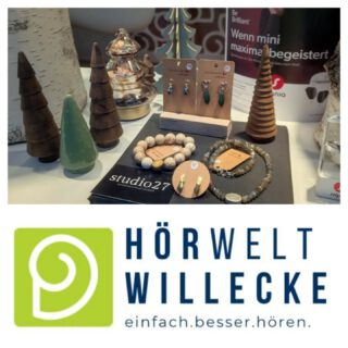 studio27 hat wieder ein Gastspiel in der Hörwelt Willecke!
Ein kleiner Teil der Kollektion darf im Schaufenster neben den leckeren verschiedenen Kaffeesorten der @kaffee_roestwelt den Blick auf den Festsaal Frankens geniessen.
Schaut gern vorbei, es lohnt sich 😃
#hoerweltwillecke #kaffeeroestwelt #studio27bb #feuchtwangen #weihnachtsgeschenke